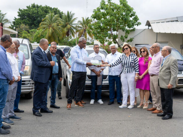 Bienes Nacionales dona 18 vehículos a entidades estatales