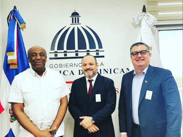 Representantes de la empresa energètica UGT Renewables se reunen con autoridades dominicanas
