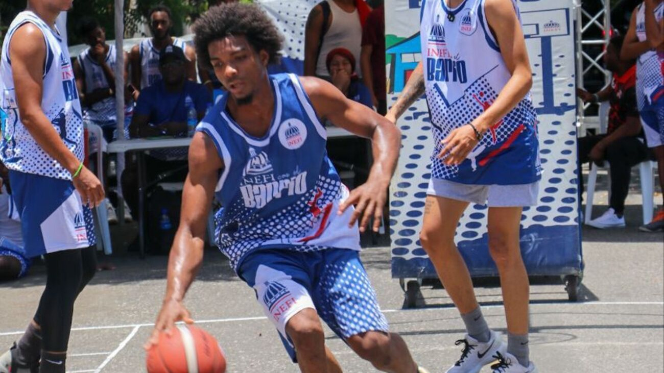 El Instituto Nacional de Educación Física lleva “INEFI con el Barrio” a Puerto Plata