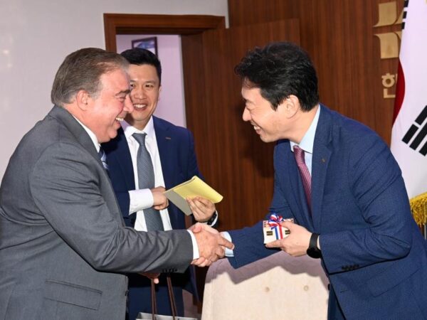 Hèctor Porcella se reune con ejecutivos de empresa Korea Airports Corporation