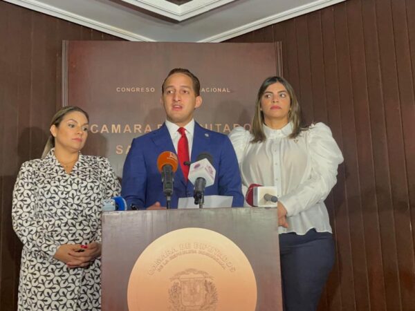 Proyecto de diputado Àngel Estèvez busca crear bancos de sangre en todo el paìs