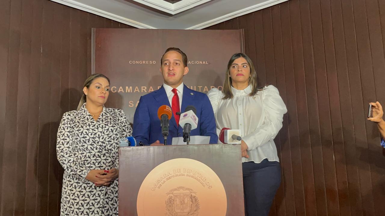 Proyecto de diputado Àngel Estèvez busca crear bancos de sangre en todo el paìs