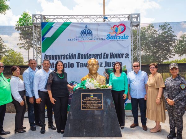 Josè Ignacio Paliza inaugura bulevar Manolo Tavàrez Justo en Salcedo