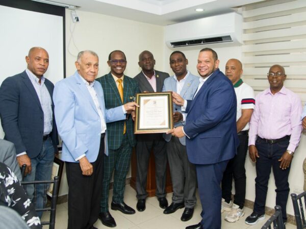 Alcalde Carlos Guzmàn de SDN reconoce labor que realizan pastores evangèlicos en ese municipio