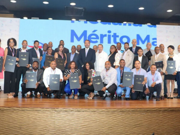 INEFI entrega “Medalla al Mérito Magisterial en Educación Física”