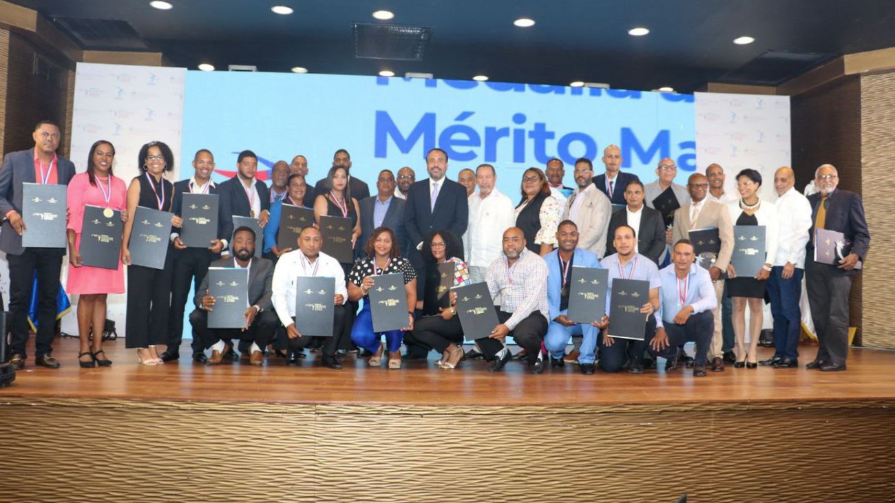 INEFI entrega “Medalla al Mérito Magisterial en Educación Física”