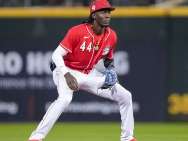 Elly de la Cruz se embaza en cuatro oportunidades en un partido, el màs joven en hacerlo con Cincinnati