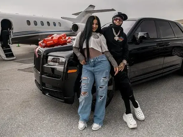 ¡Sorpresa! Tekashi regala a Yailin un Rolls-Royce valorado en 550 mil dólares