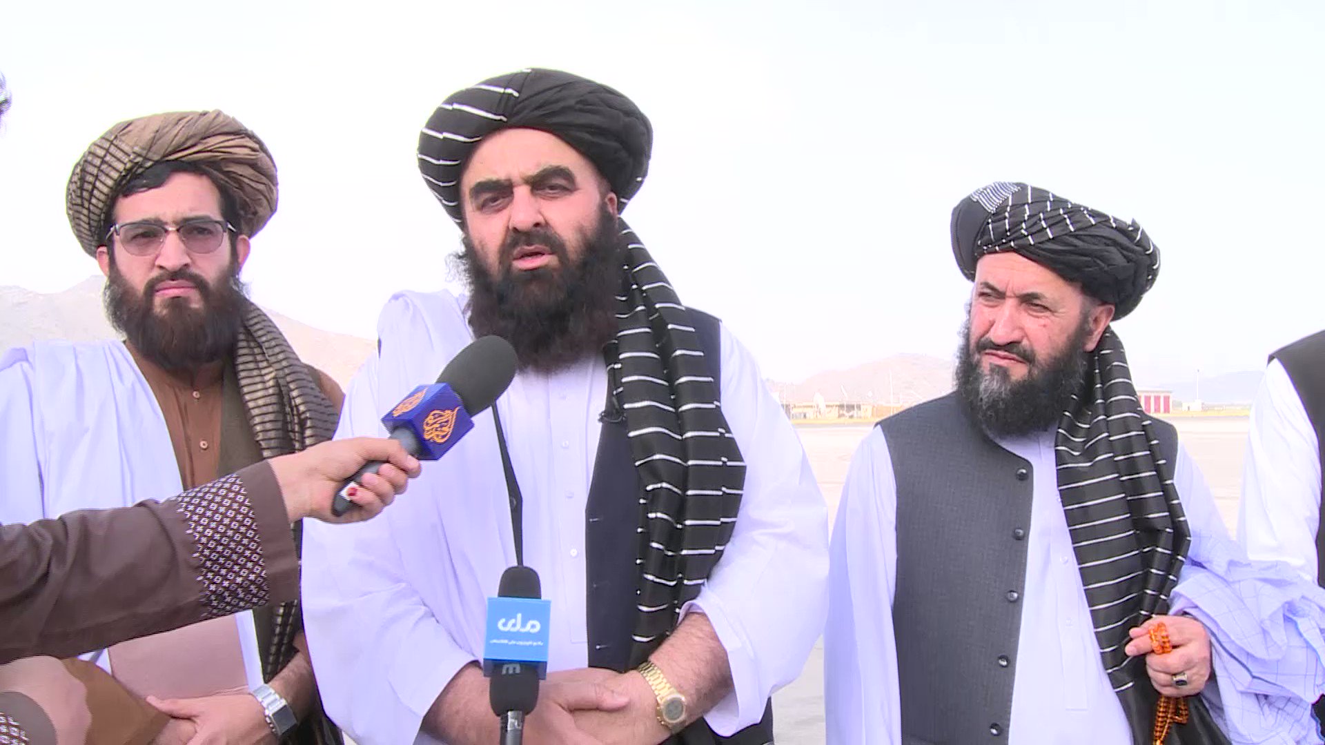Talibanes piden a Estados Unidos desbloquear fondos bancarios de Afganistan y acabar con sanciones
