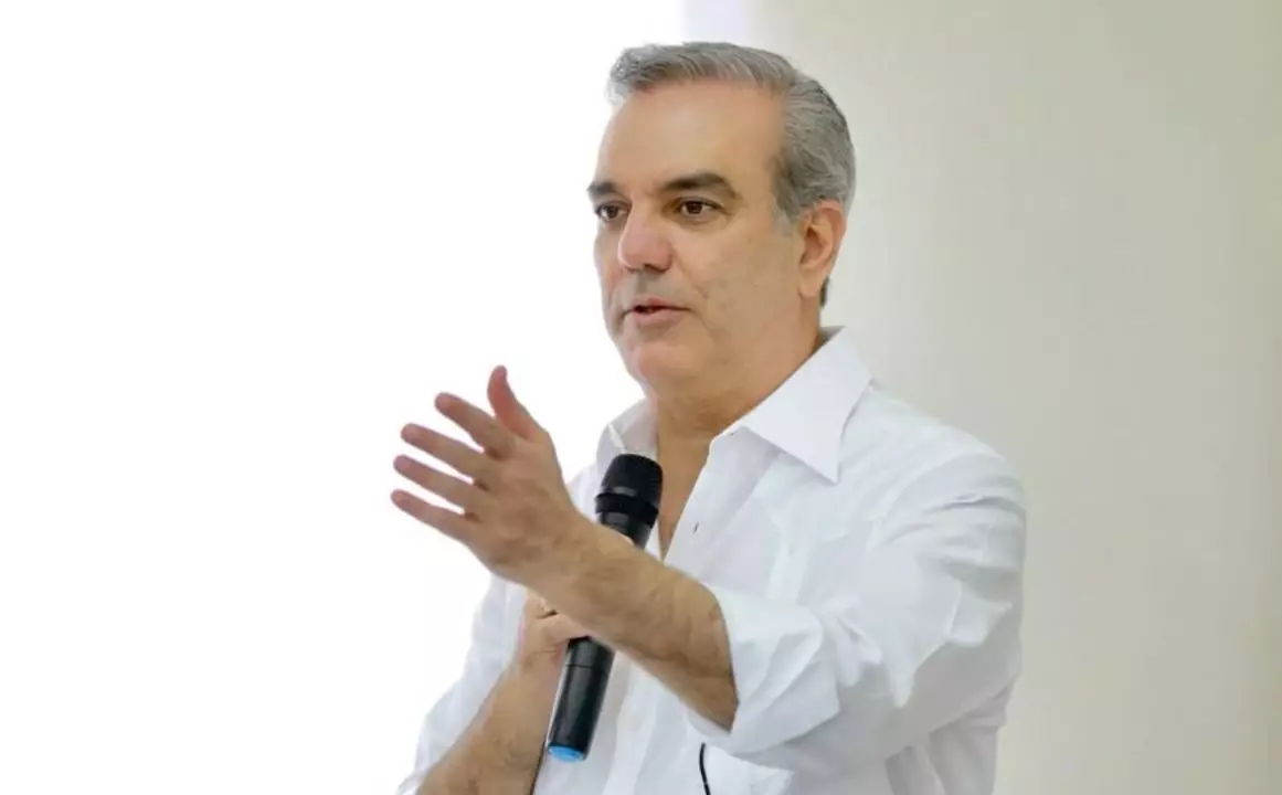 Abinader anuncia entrega de mil pesos de bono para ùtiles escolares a estudiantes