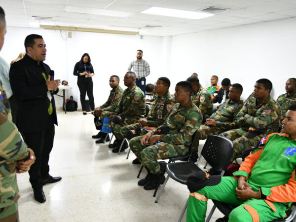 INTRANT imparte Programa Educación Vial a conductores miembros de COMIPOL; jornada busca impactar a más de 1,000 militares