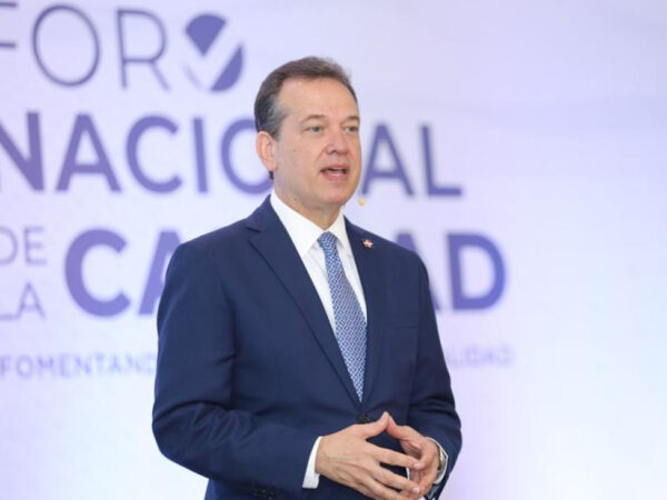 Ministro Bisonó afirma presidente Abinader logra RD avance por camino de productividad, desarrollo y competitividad