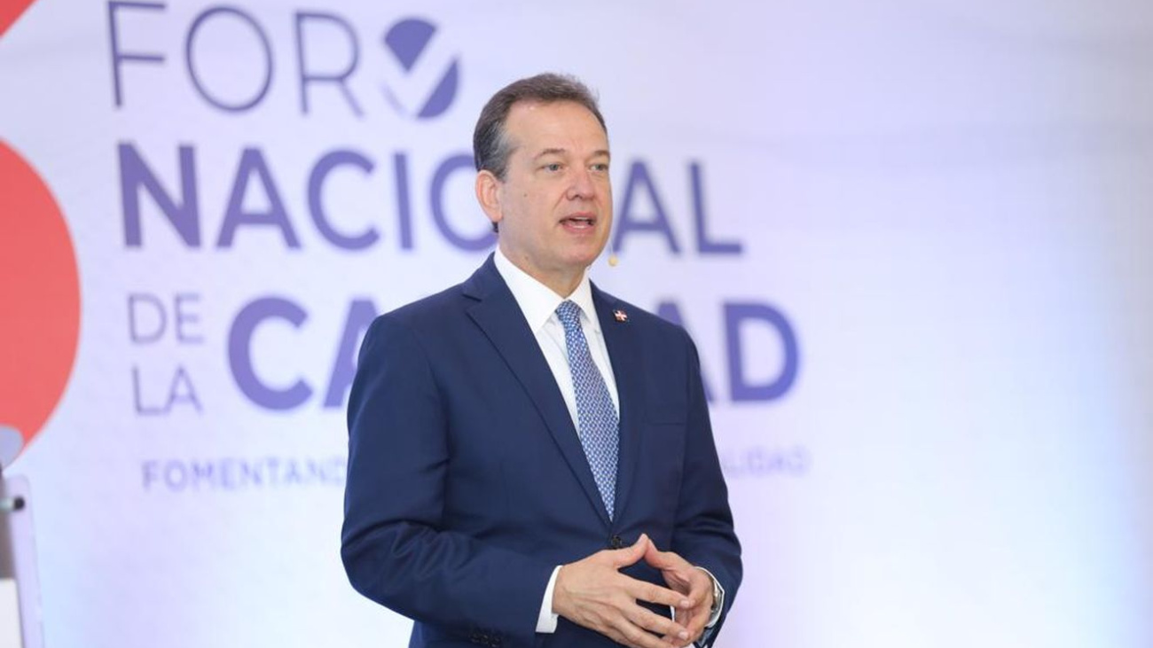 Ministro Bisonó afirma presidente Abinader logra RD avance por camino de productividad, desarrollo y competitividad