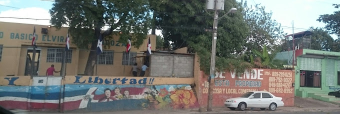 Empleados denuncian maltratos de director de Escuela Elvira de Mendoza