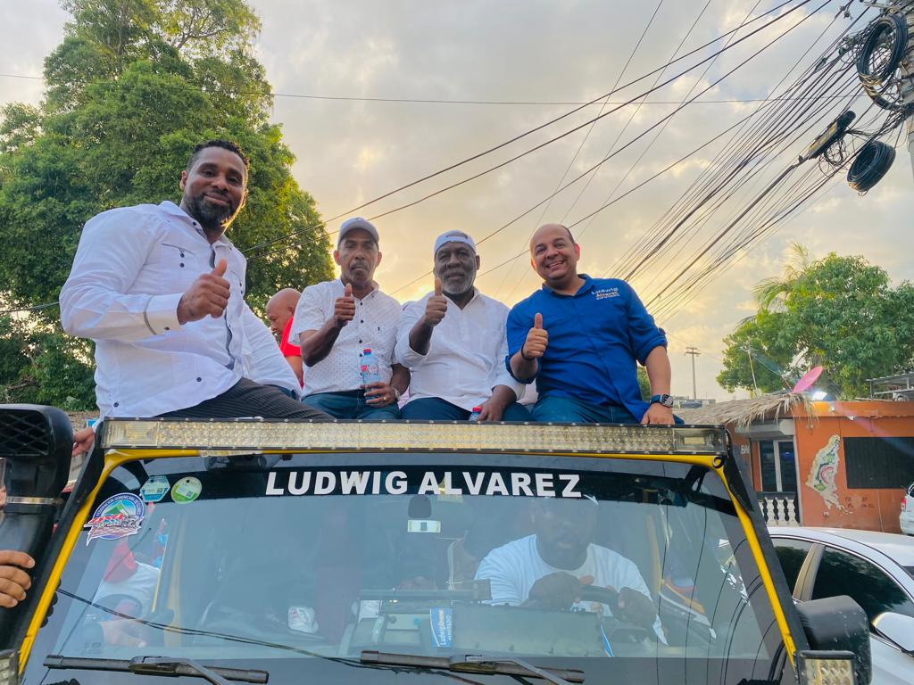 Precandidato a diputado del PRM Ludwig Àlvarez realiza recorrido en municipio de Boca Chica
