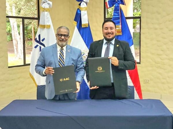 El Salvador y Repùblica Dominicana firman Memorando que permita aumentar el transporte de pasajeros entre las dos naciones