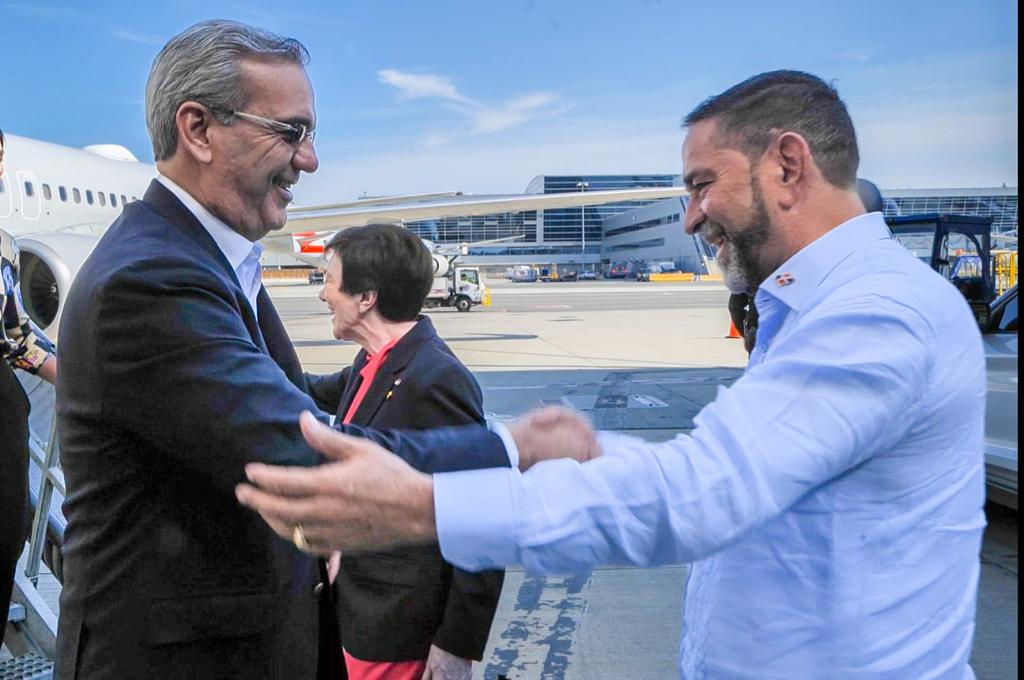 Presidente Luis Abinader llega a Nueva york lo recibe embajadora y cònsul dominicanos