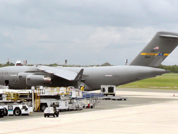 Aterriza por el Aeropuerto Las Amèricas un aviòn de Fuerza Aèrea de Estados Unidos