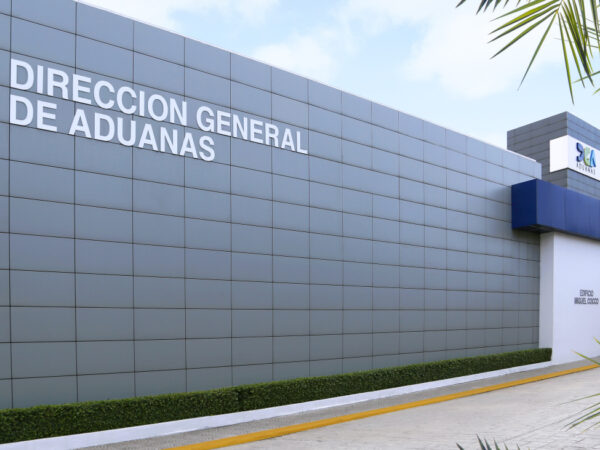 Director DGA destaca la puesta en marcha de las operaciones de Emergent Cold Latin America en el Puerto de Caucedo