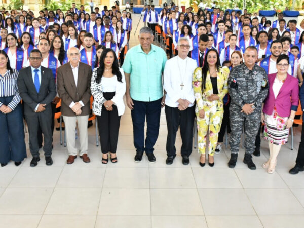 Gradúan más de 400 líderes comunitarios en taller para mediadores de conflictos