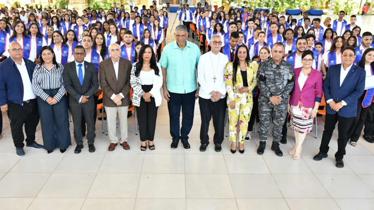 Gradúan más de 400 líderes comunitarios en taller para mediadores de conflictos