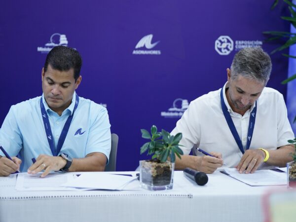 Asonahores y Barna firman acuerdo para capacitar miembros la la entidad y fomentar actividades