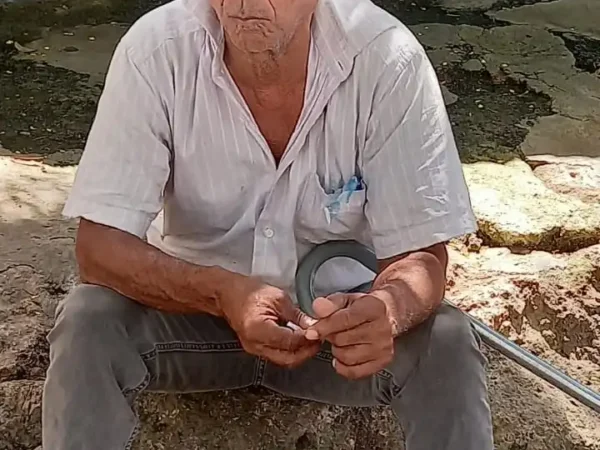 Hombre envejeciente y ciego pide pensiòn solidaria al presidente Abinader