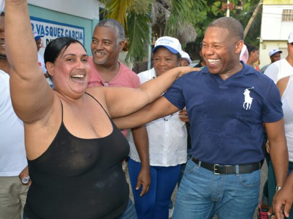Adàn Peguero encabeza jornada de fumigaciòn en el municipio Santo Domingo Este