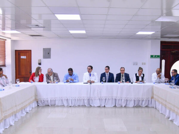 MSP se reúne con sociedades especializadas y directores de centros de salud para socializar y coordinar acciones de manejo y respuesta al dengue