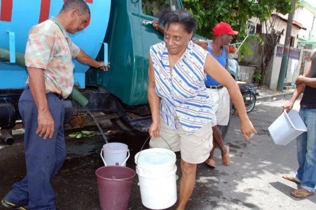Preocupante la escasez de agua potable que se registra hace varias semanas en Santo Domingo Este