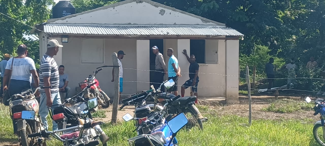 Supuesta banda de haitianos mata a machetazos hombre, violan y golpean a su esposa en el Seybo