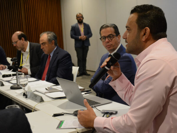 Ministro Isa Contreras y premio nobel de economía, Michael Kremer, ponderan con sector privado importancia de la educación para el desarrollo