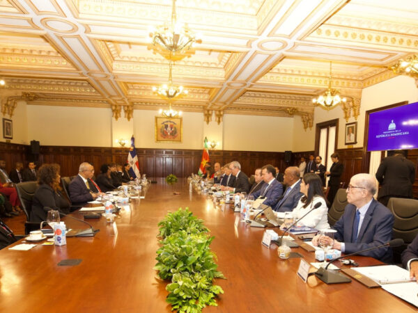 Gobierno dominicano firma con Surinam cuatro convenios trascendentales para el fortalecimiento económico del país