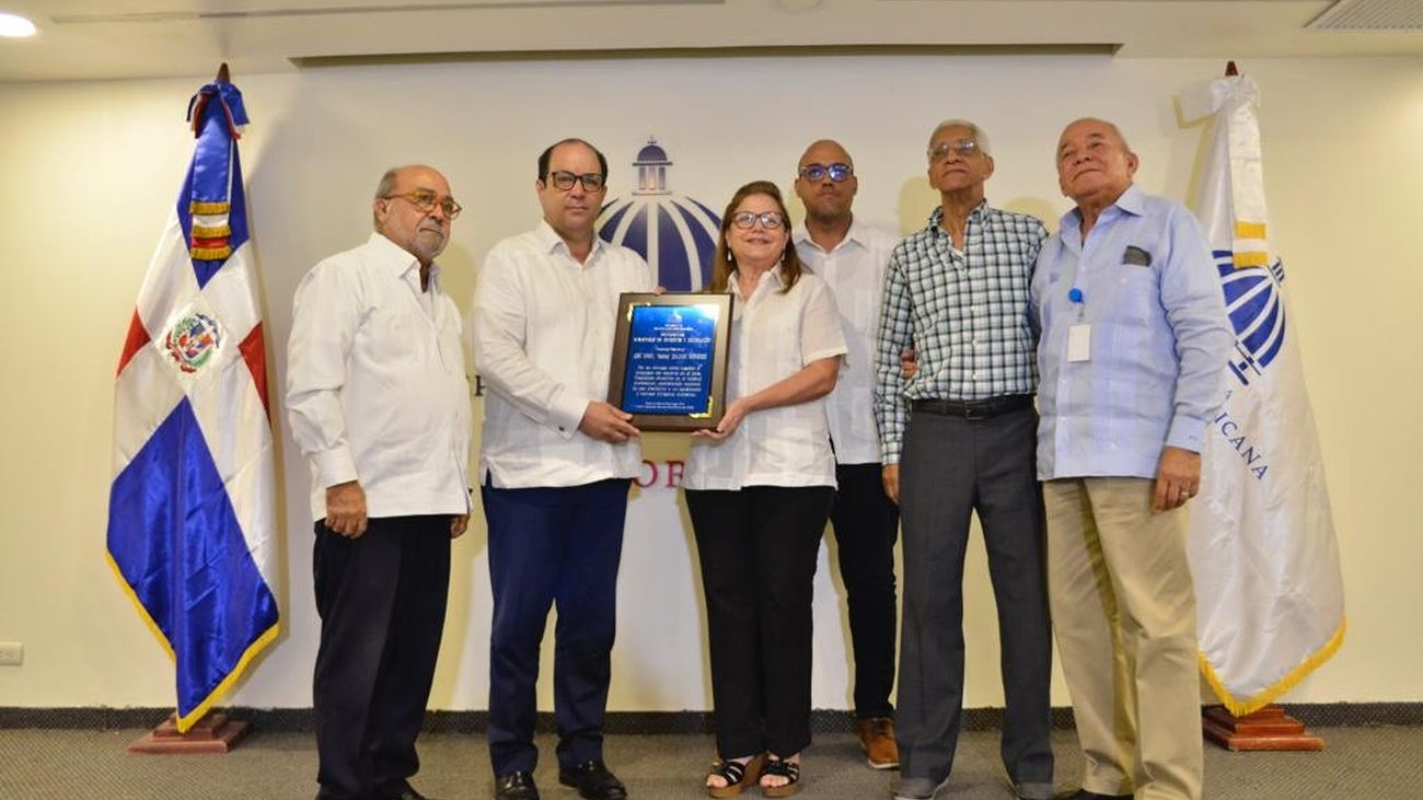 Miderec reconoce a siete figuras en el Día Nacional del Deporte