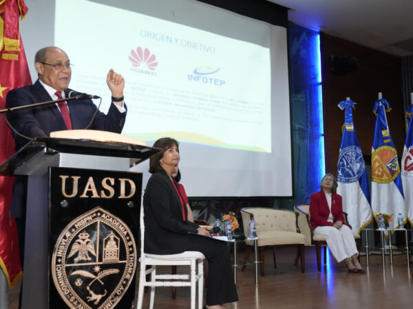 Destacan impacto de entrenamientos en participantes de la Academia Huawei de Infotep