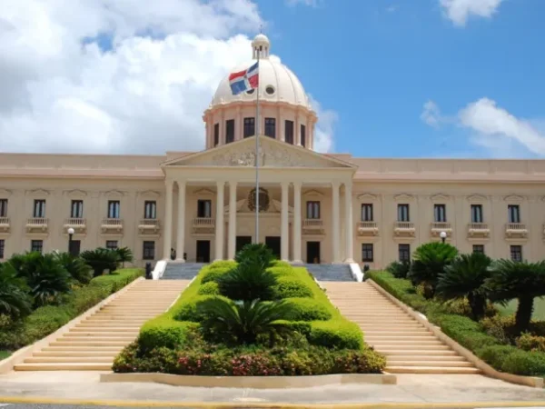 Gobierno Prohìbe importaciòn de insecticida que causò fallecimientos de madre e hija en torre