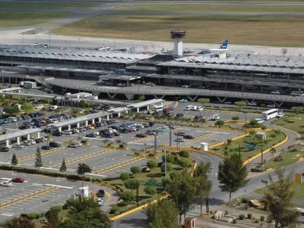 JetBlue cancela vuelo por emergencia mèdica y falta de oxigeno en la aeronave lo que provoca reacciòn de pasajeros