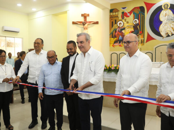 Presidente Abinader inaugura remozamiento de la Parroquia Santa María Madre de Dios