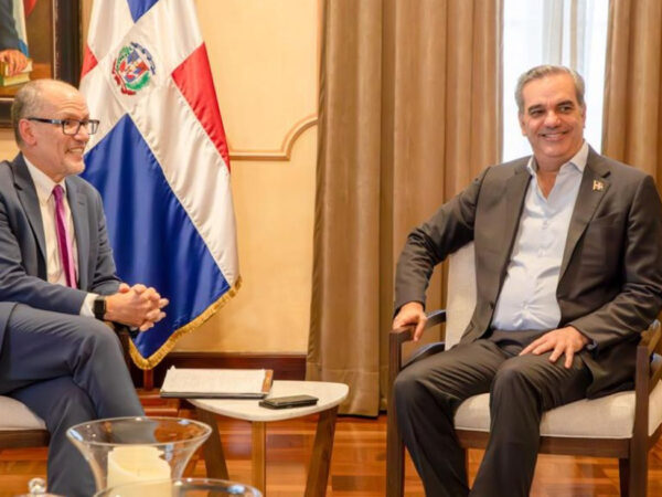 Presidente Abinader recibe director de la Oficina de Asuntos Intergubernamentales de la Casa Blanca, Tom Pérez