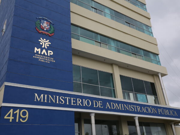 Militares y Policìas dicen merecen ser incluidos en beneficios de instituciones donde prestan servicios