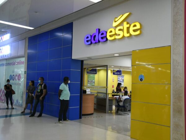 Protestas de usuarios de Edeeste en oficina de Megacentro por alta faturaciòn