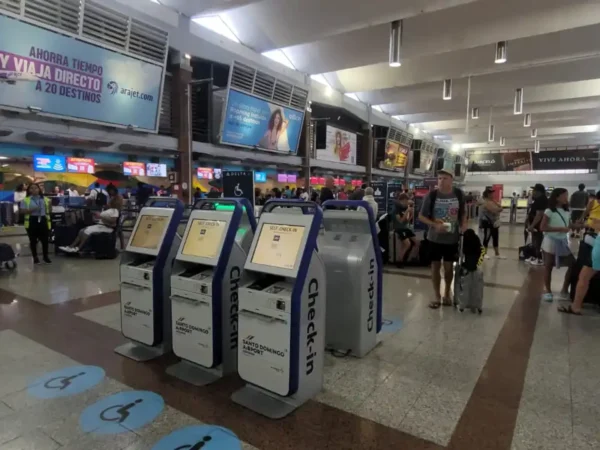 Por falta de tripulaciòn Delta Airlines suspende 4 vuelos en el AILA