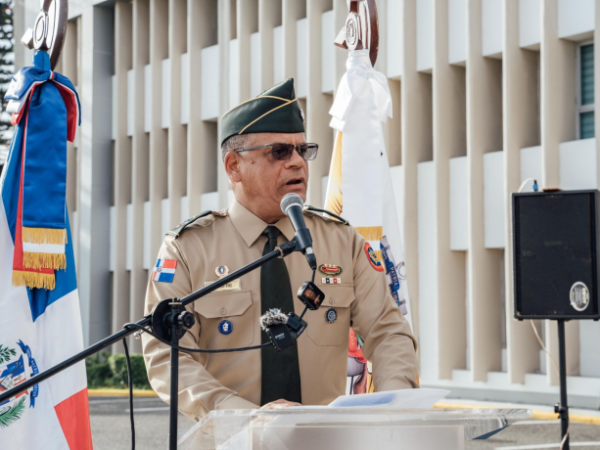 Ministro de Defensa reitera compromiso de fortalecer las instituciones militares