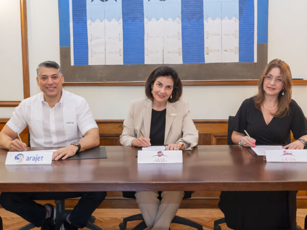 Fundaciòn Eduardo Leòn Jimènez y Arajet firman acuerdo sobre iniciativas conjuntas
