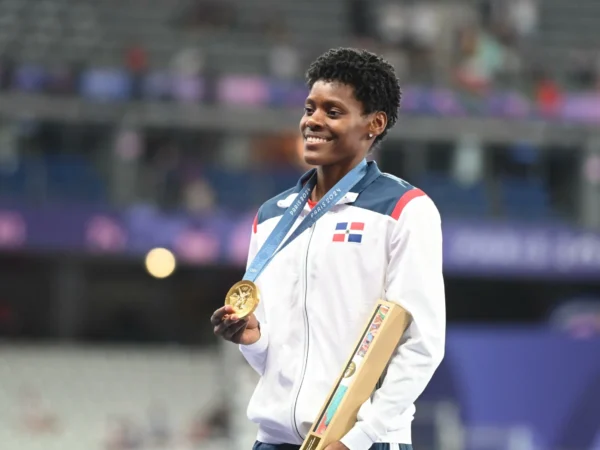 Presidente Comité Organizador Santo Domingo 2026 felicita a Marileidy Paulino