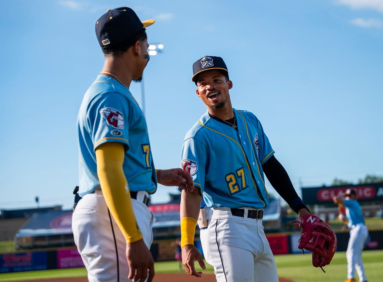 Aguilas y Escogido realizan cambios