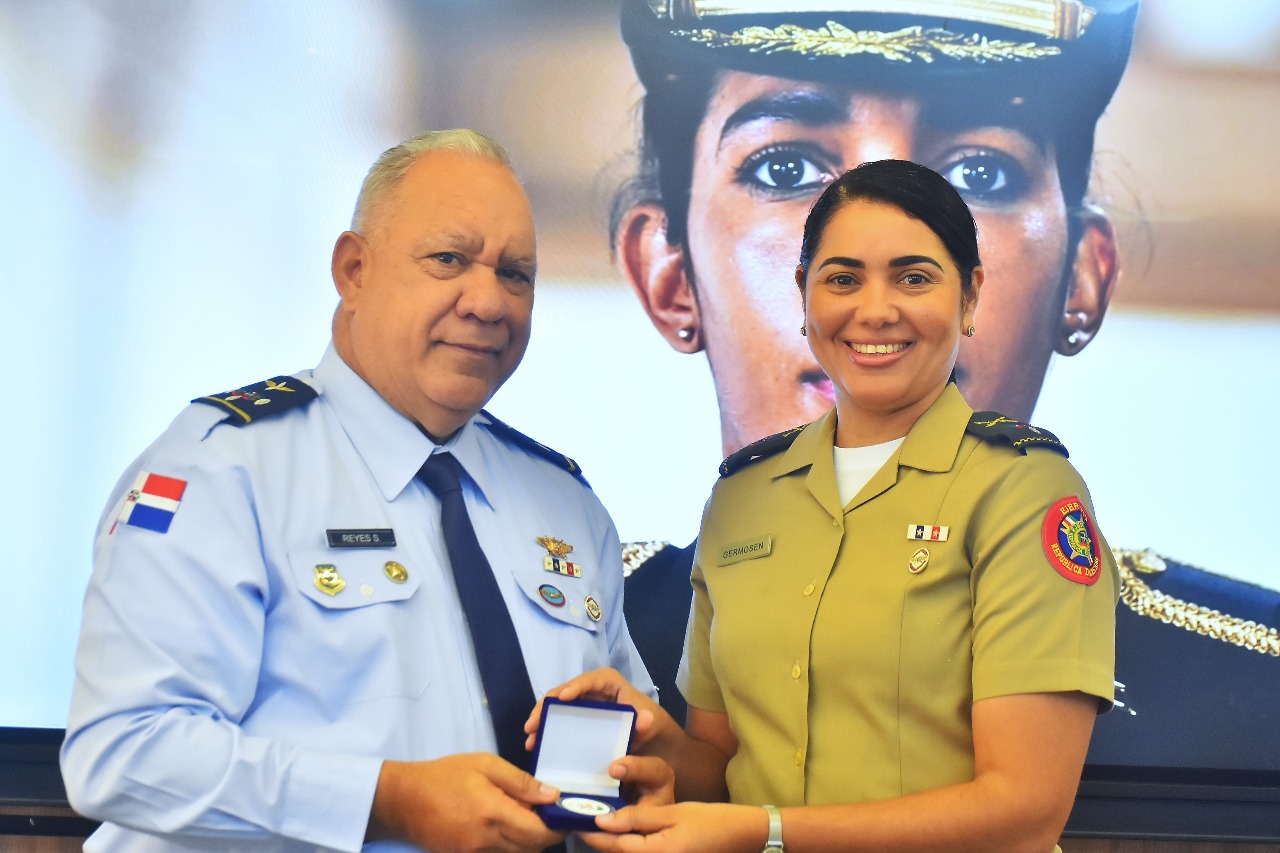 La Direcciòn de las Escuelas Vocacionales agasaja su personal femenino en el Dìa de la mujer