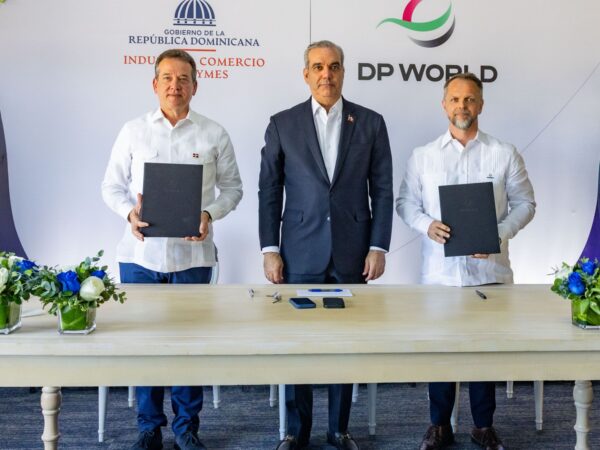 Presidente Abinader encabeza acto de firma entre el gobierno y DP World Dominicana
