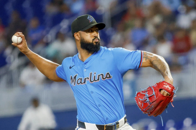 Alcantara lanza seis sòlidas entradas y los Marlins derrotan 5 a 3 a los Bravos de Atlanta