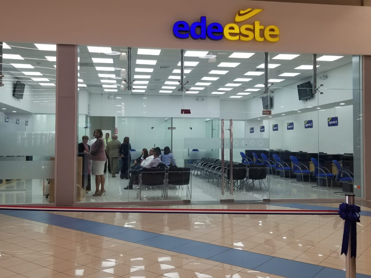 Tandas de apagones de EDEESTE, mantienen Sectores de SDE sumidos en oscuridad